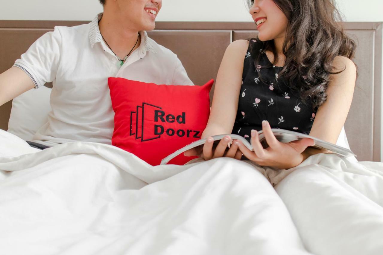 Hotel Reddoorz Syariah Near Dbl Arena 2 Surabaya Exterior foto